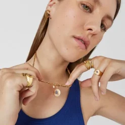 Medalla con baño de oro 18 kt sobre plata y oso con iolitas Iris Motif^TOUS